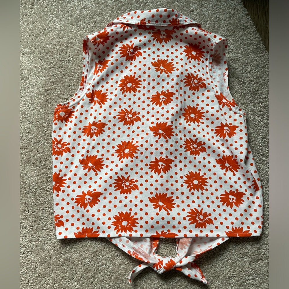 Vintage Floral Sleeveless Tie-Front Top - Red and White - Picture 9 of 16